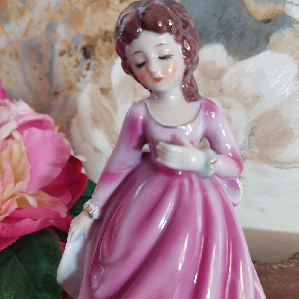 Royal Ascot Figurine Lady in Pink Dress - Vintage Collectible Shabby Chic Decor - Picture 7 of 8